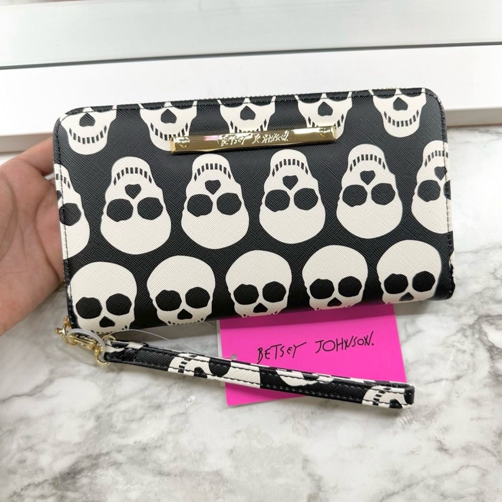 Betsey Johnson Big Skull Wallet